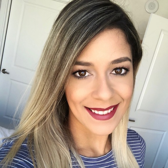 Meet your Posher! 💕 @allie89 - Picture 2 of 4